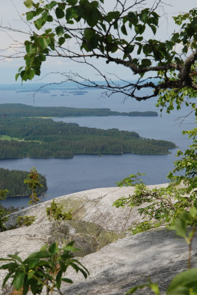 Kalliota ja järvimaisema