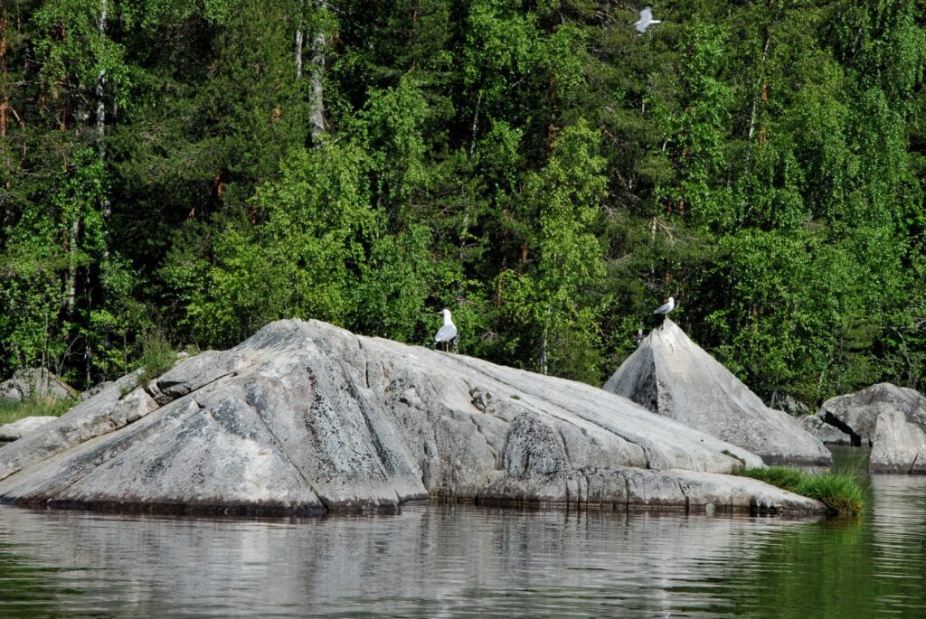 kivilohkareita Jero-järvellä